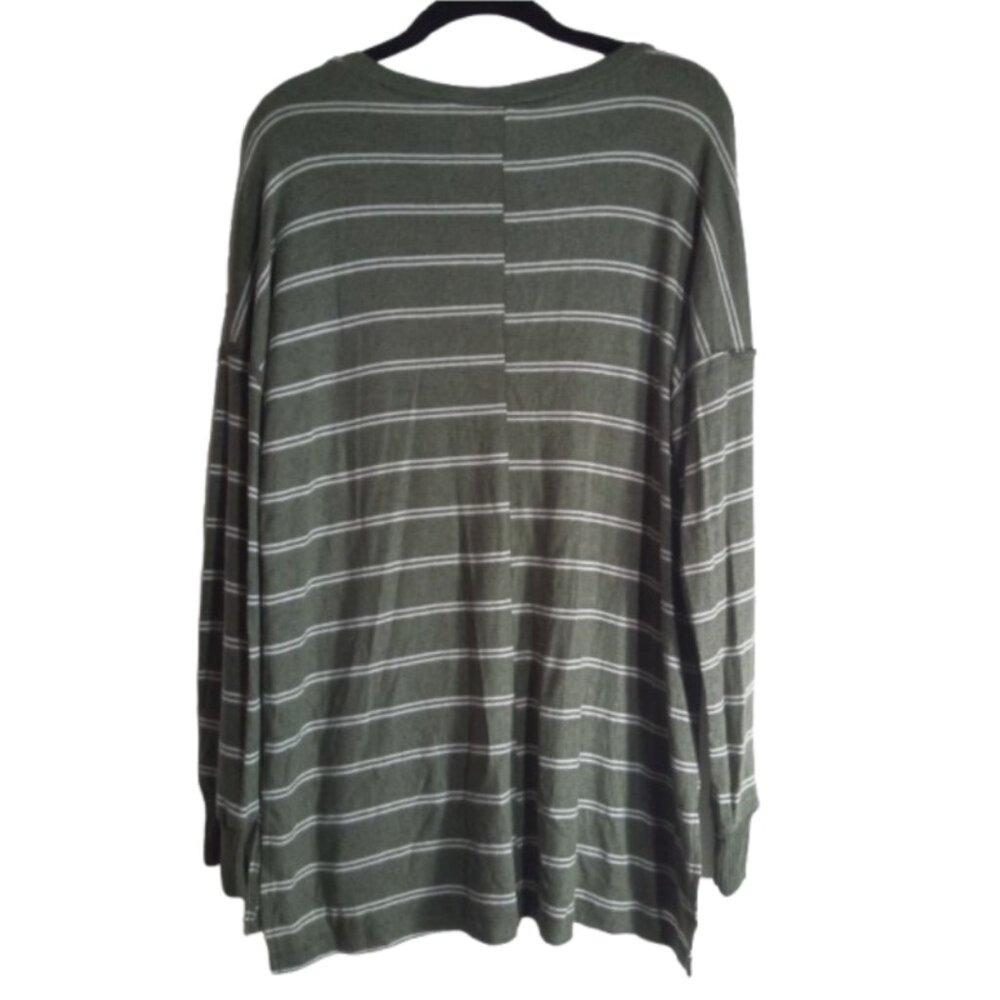 Daytrip Top Women's Pullover Sz L Soft Olive Green Ivory Stripes V Neck - Picture 2 of 4